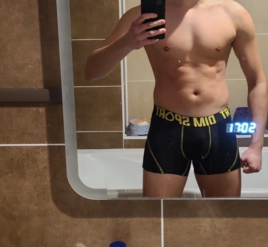Clovis - Telegram gay à Essert-Pittet Profil de Clovis, 31 ans, Telegram gay à Essert-Pittet (Vaud)