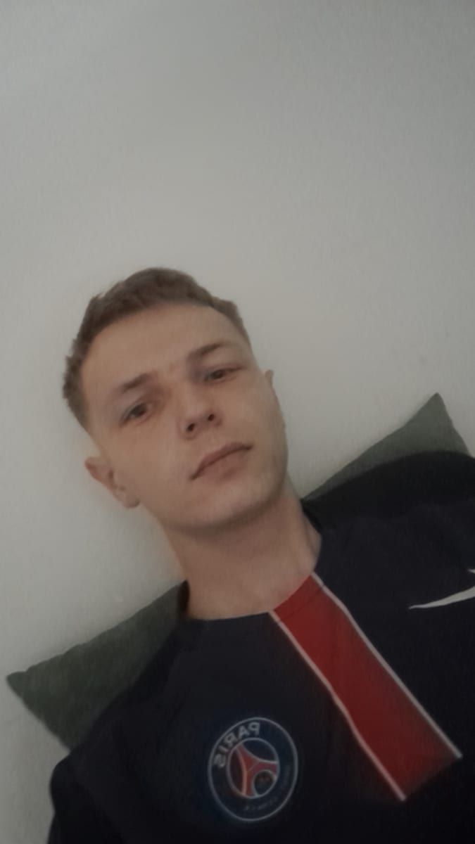 Oliver - Telegram gay à Vers-chez-Perrin Profil de Oliver, 34 ans, Telegram gay à Vers-chez-Perrin (Vaud)