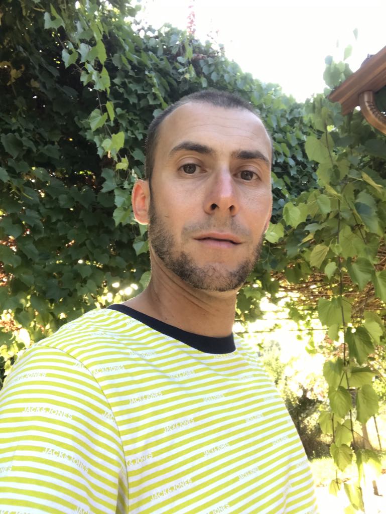 Lionel - Telegram gay à Cumpadials Profil de Lionel, 29 ans, Telegram gay à Cumpadials (Grisons)