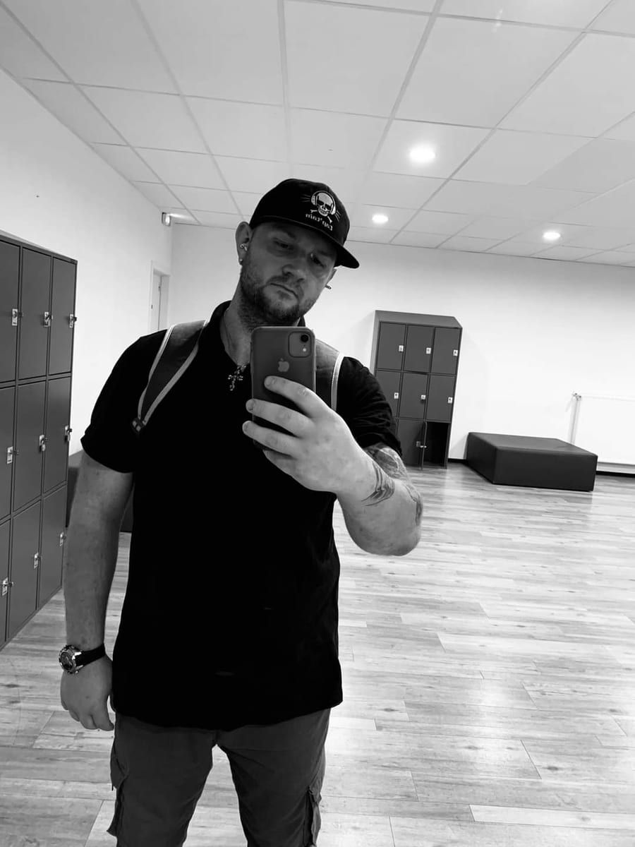 Eliyahou - Telegram gay à Wangen SZ Profil de Eliyahou, 22 ans, Telegram gay à Wangen SZ (Schwytz)