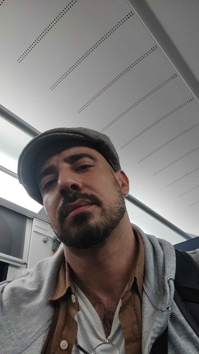 Adil - Telegram gay à Les Acacias Profil de Adil, 35 ans, Telegram gay à Les Acacias (Genève)