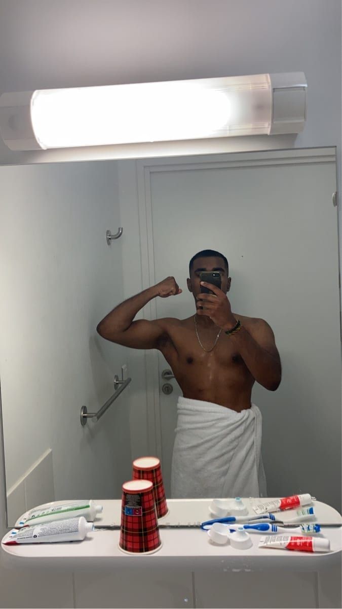 Arouna - Telegram gay à Lenk im Simmental Profil de Arouna, 22 ans, Telegram gay à Lenk im Simmental (Berne)