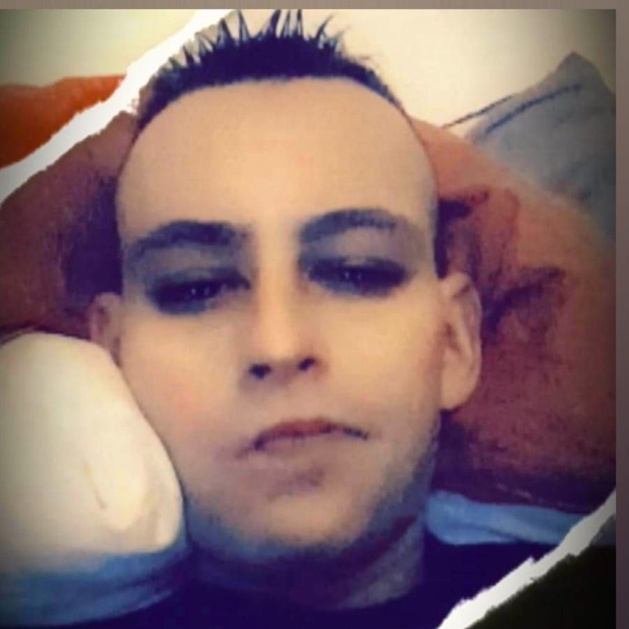Kenny - Telegram gay à Pfäffikon ZH Profil de Kenny, 28 ans, Telegram gay à Pfäffikon ZH (Zurich)