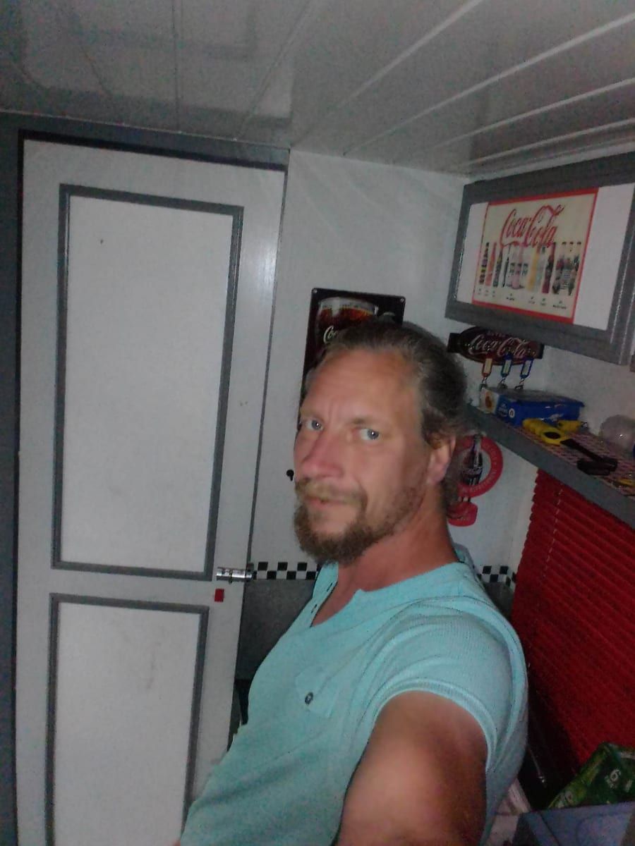 Djelloul - Telegram gay à Ormalingen Profil de Djelloul, 30 ans, Telegram gay à Ormalingen (Bâle-Campagne)