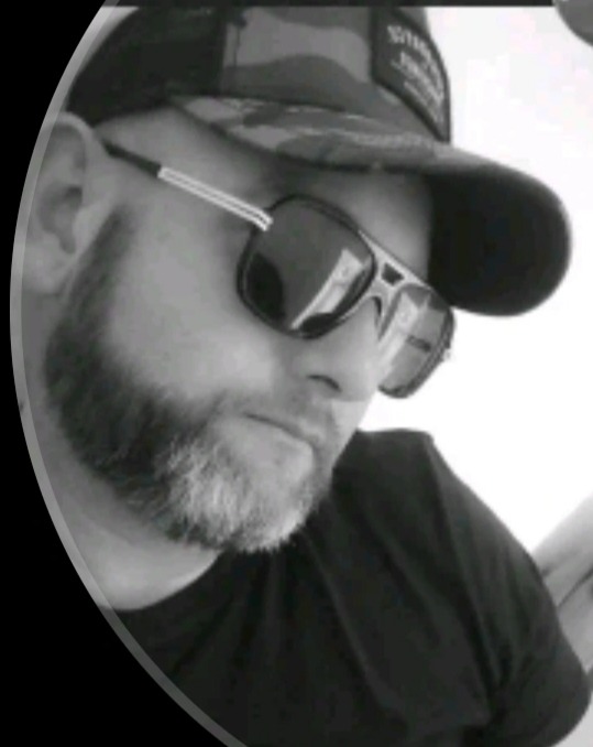 Geoffrey - Telegram gay à Fontaines NE Profil de Geoffrey, 32 ans, Telegram gay à Fontaines NE (Neuchâtel)