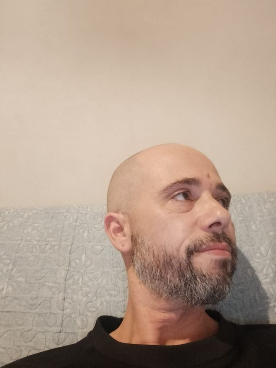Zoubir - Telegram gay à Ochlenberg Profil de Zoubir, 26 ans, Telegram gay à Ochlenberg (Berne)