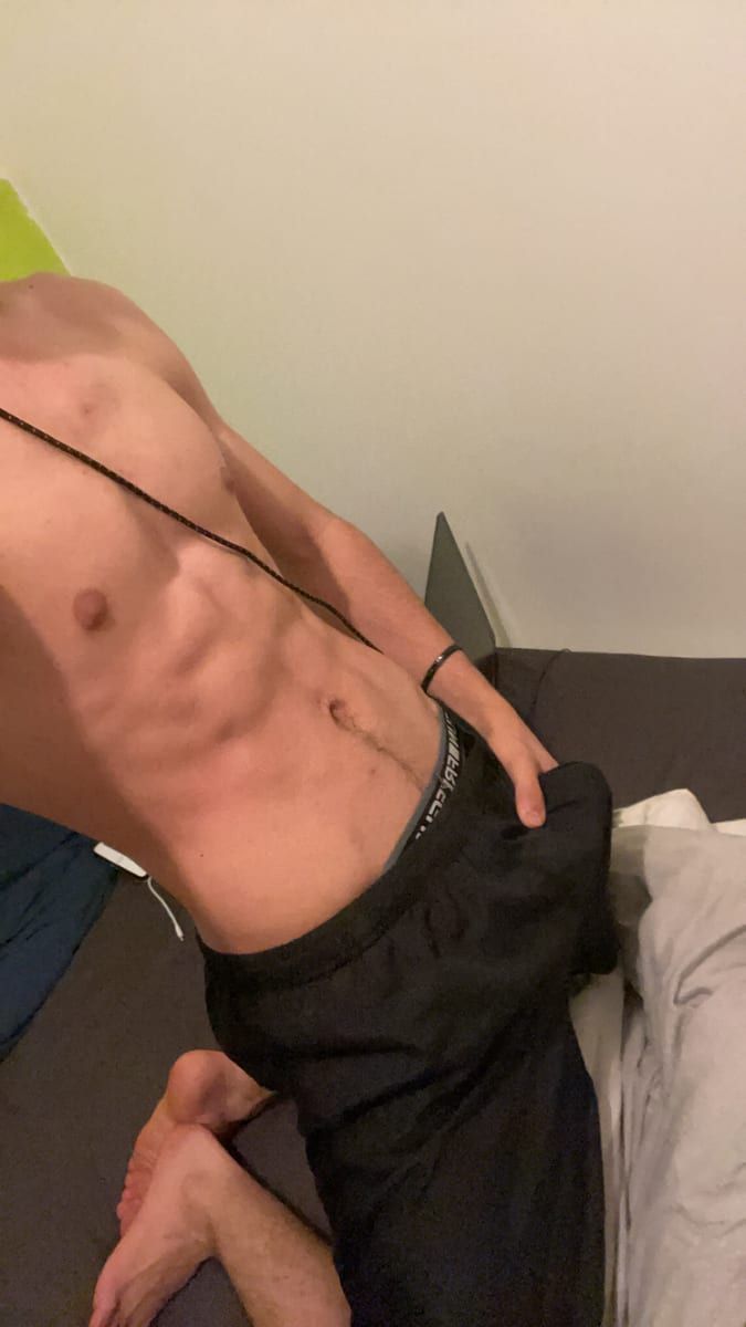 Hakime - Telegram gay à Tschierv Profil de Hakime, 33 ans, Telegram gay à Tschierv (Grisons)