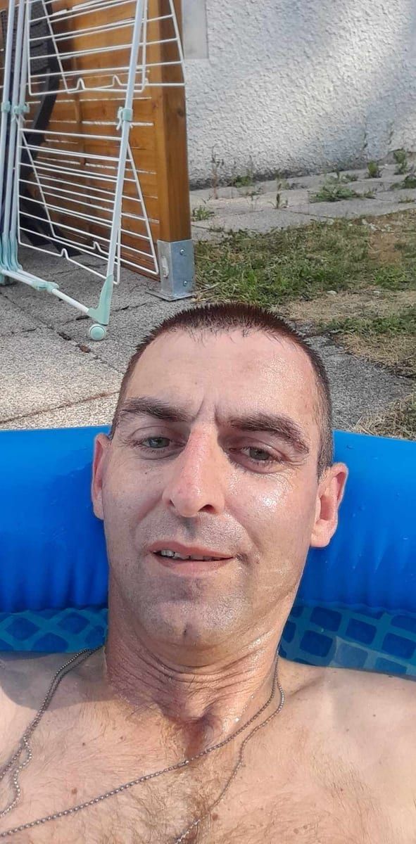 Illyes - Telegram gay à Valangin Profil de Illyes, 45 ans, Telegram gay à Valangin (Neuchâtel)